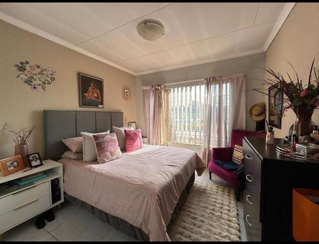 2 BEDROOM TOWNHOUSE FOR SALE IN BIRCHLEIGH